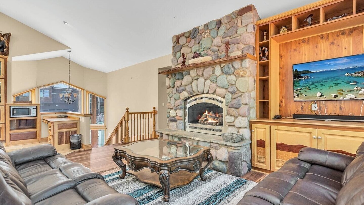 Photo of Livingroom in Country Club Estates