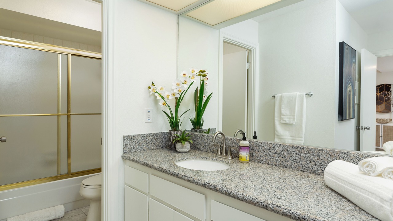 Photo of Bathroom in Canyon Corridor