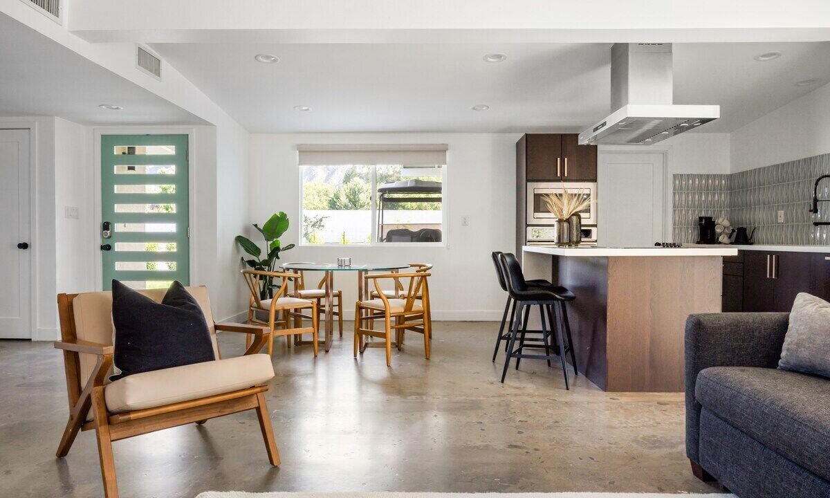 Photo of Livingroom in Desert Club Estates