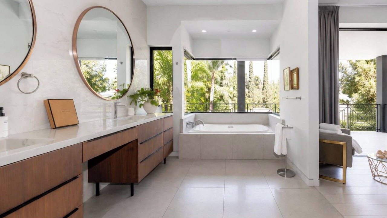 Photo of Bathroom in Hollywood