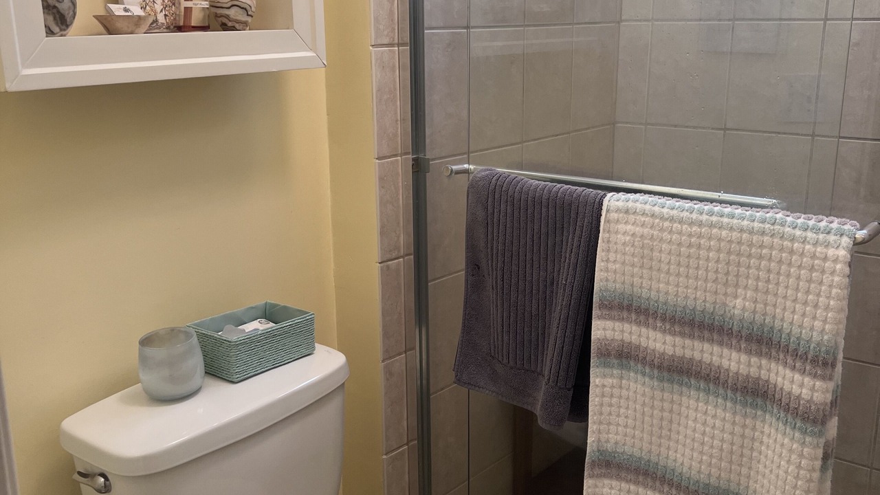 Photo of Bathroom in Greater Wilshire - Hancock Park