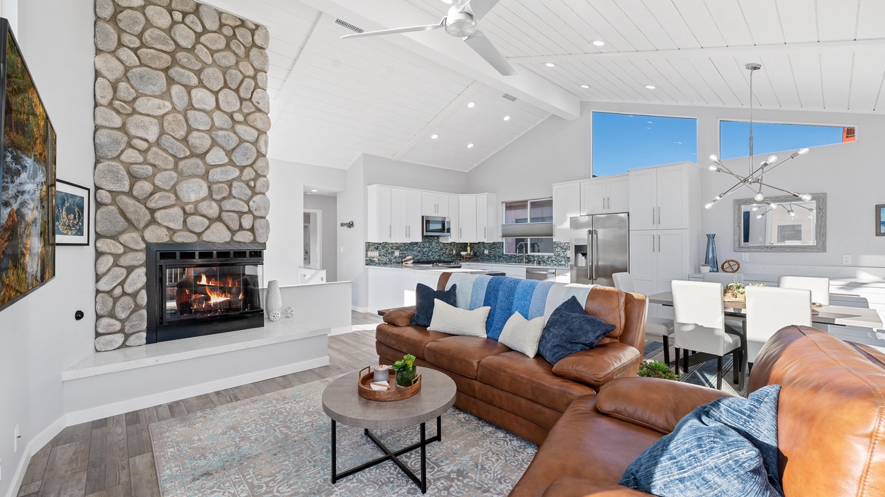 Photo of Livingroom in Old Towne
