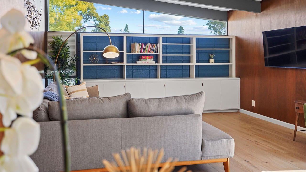 Photo of Livingroom in Southwestern Sacramento