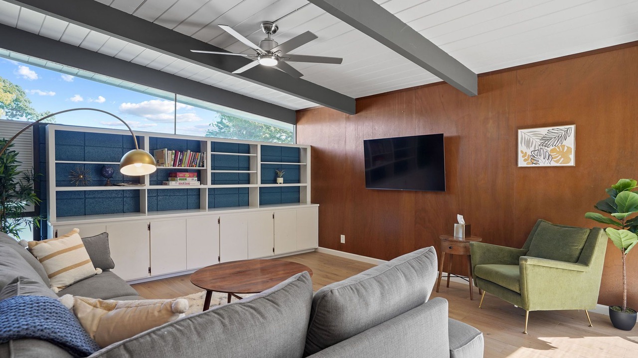 Photo of Livingroom in Southwestern Sacramento