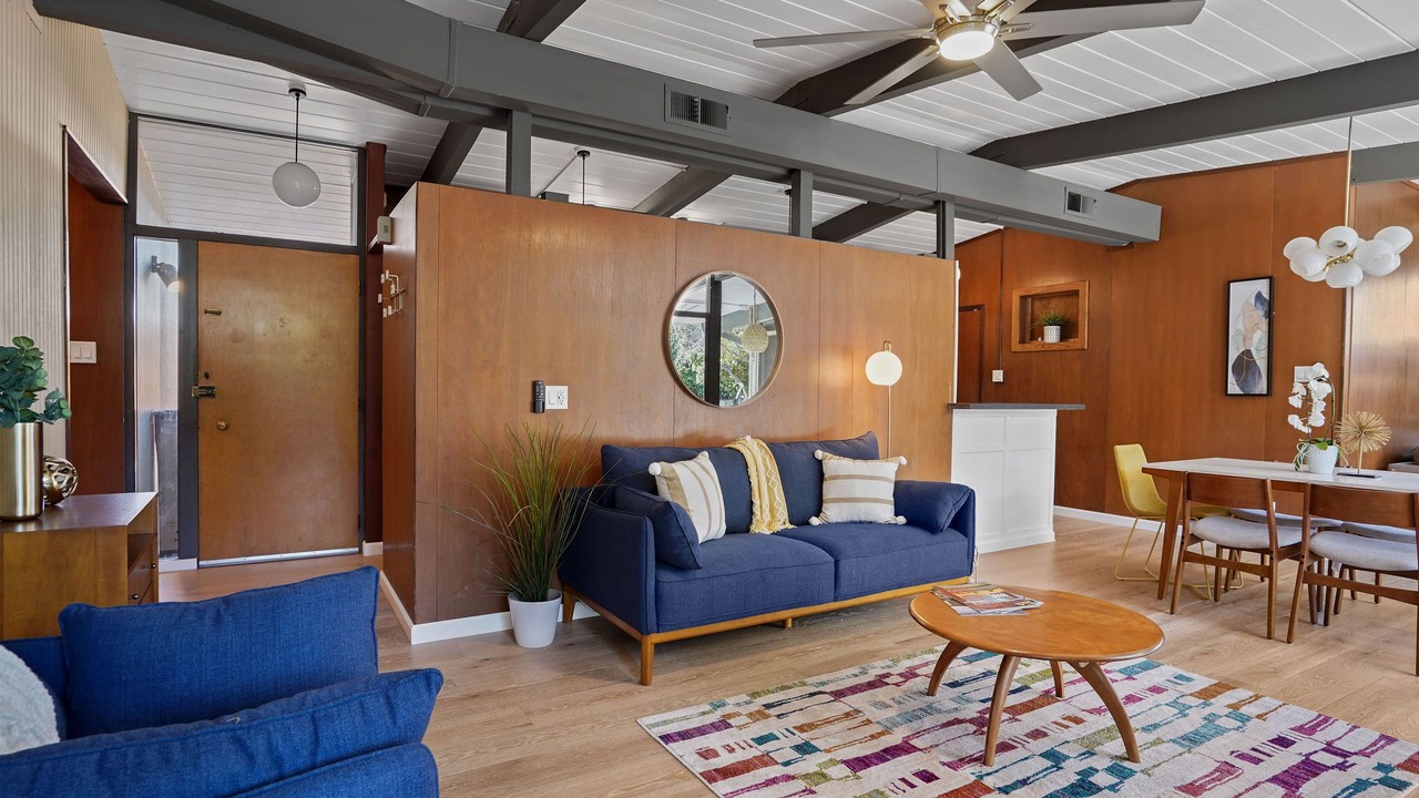 Photo of Livingroom in Southwestern Sacramento