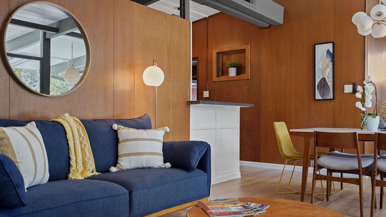 Photo of Livingroom in Southwestern Sacramento