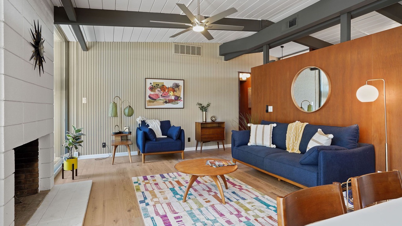 Photo of Livingroom in Southwestern Sacramento