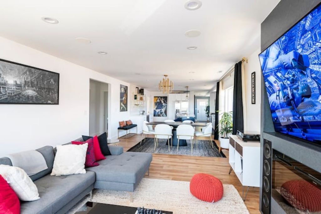 Photo of Livingroom in Oakland