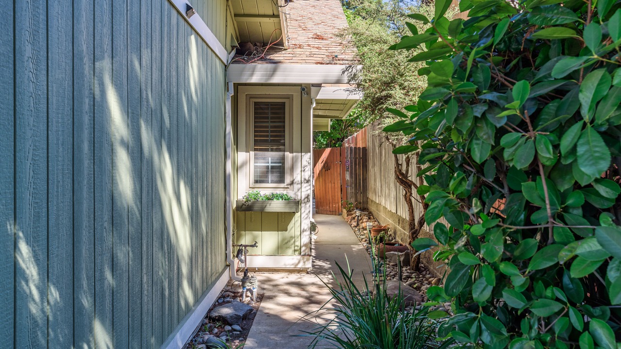 Photo of Outdoor in Foothill Farms