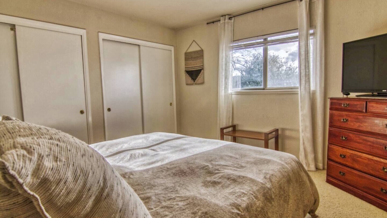 Photo of Bedroom in Groveland