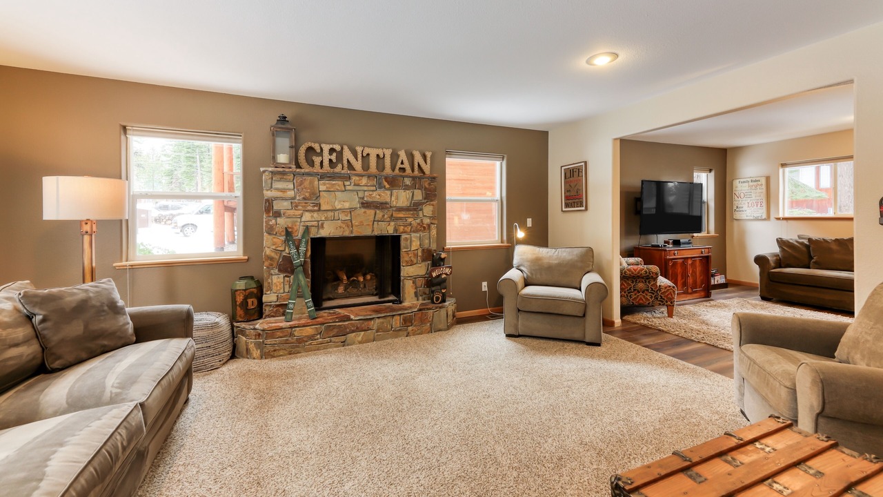 Photo of Livingroom in Montgomery Estates