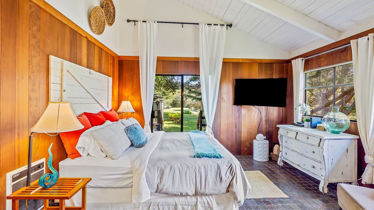 Photo of Bedroom in Timber Cove