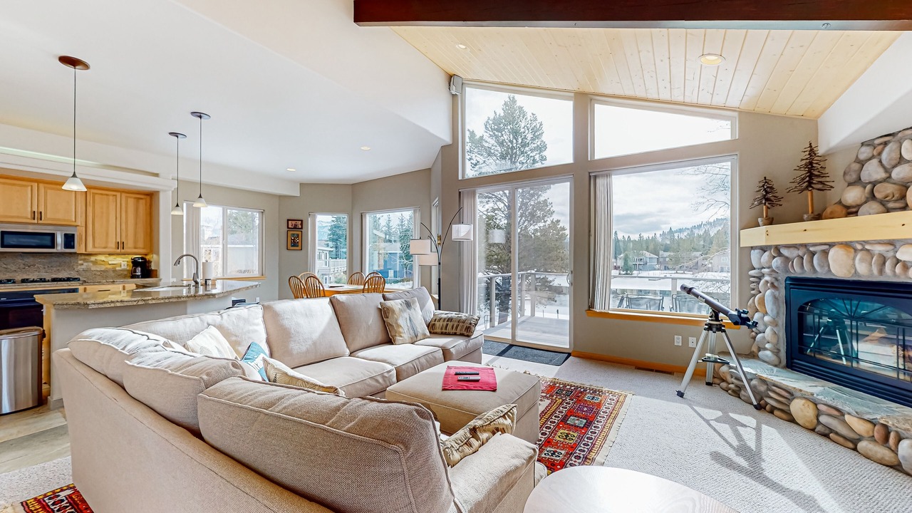 Photo of Livingroom in Tahoe Keys
