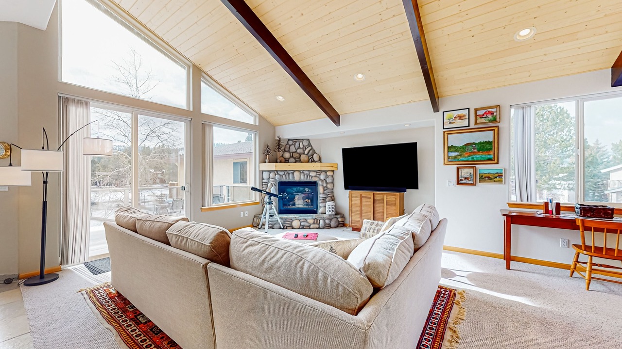 Photo of Livingroom in Tahoe Keys