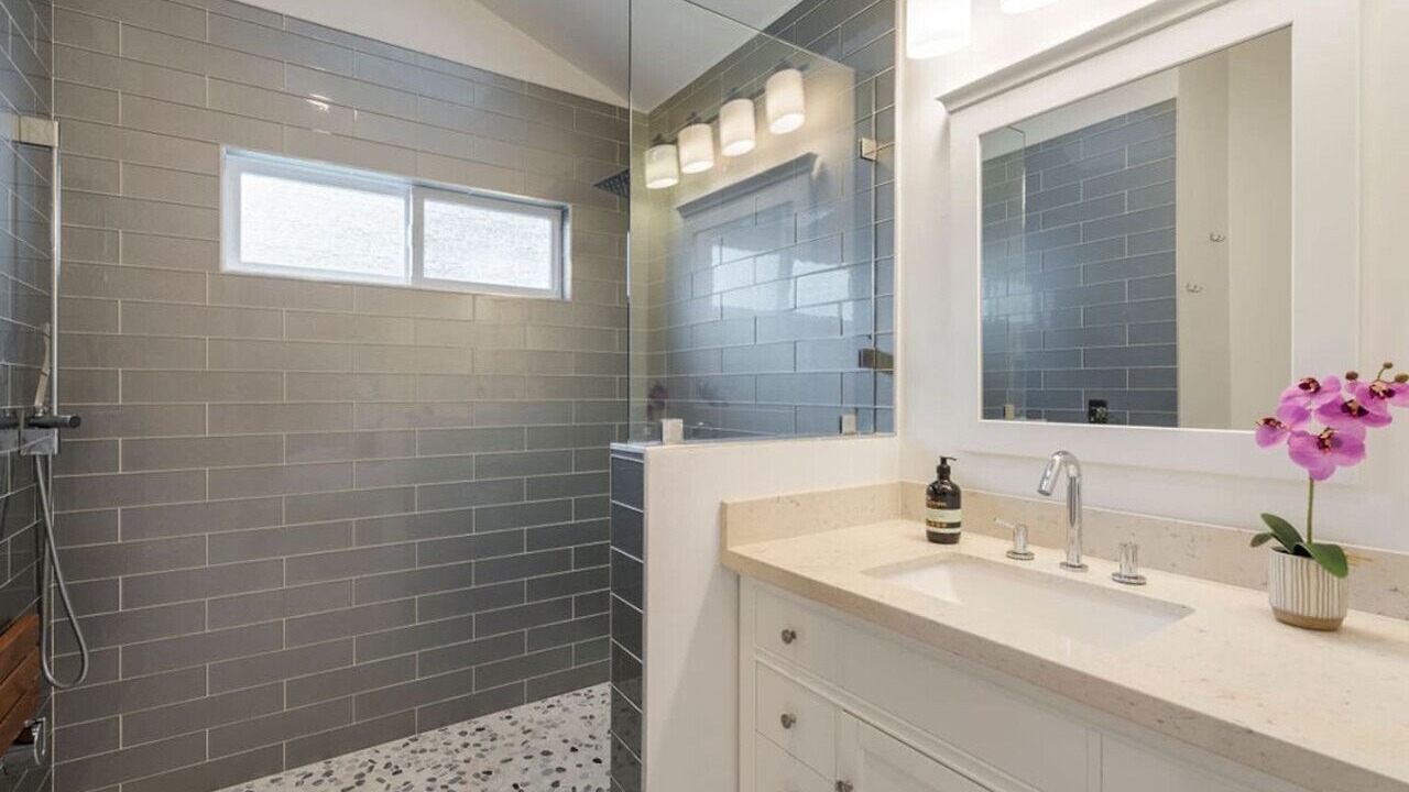 Photo of Bathroom in Harbor