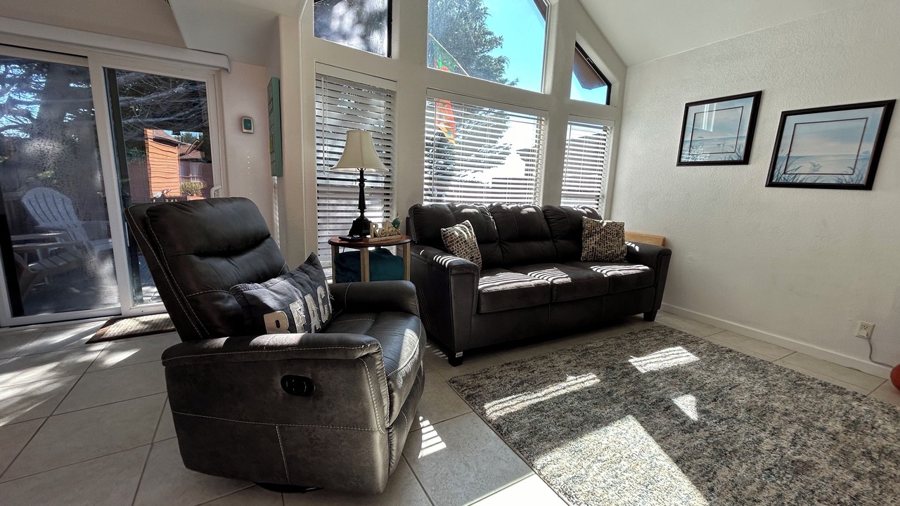 Photo of Livingroom in Smith River