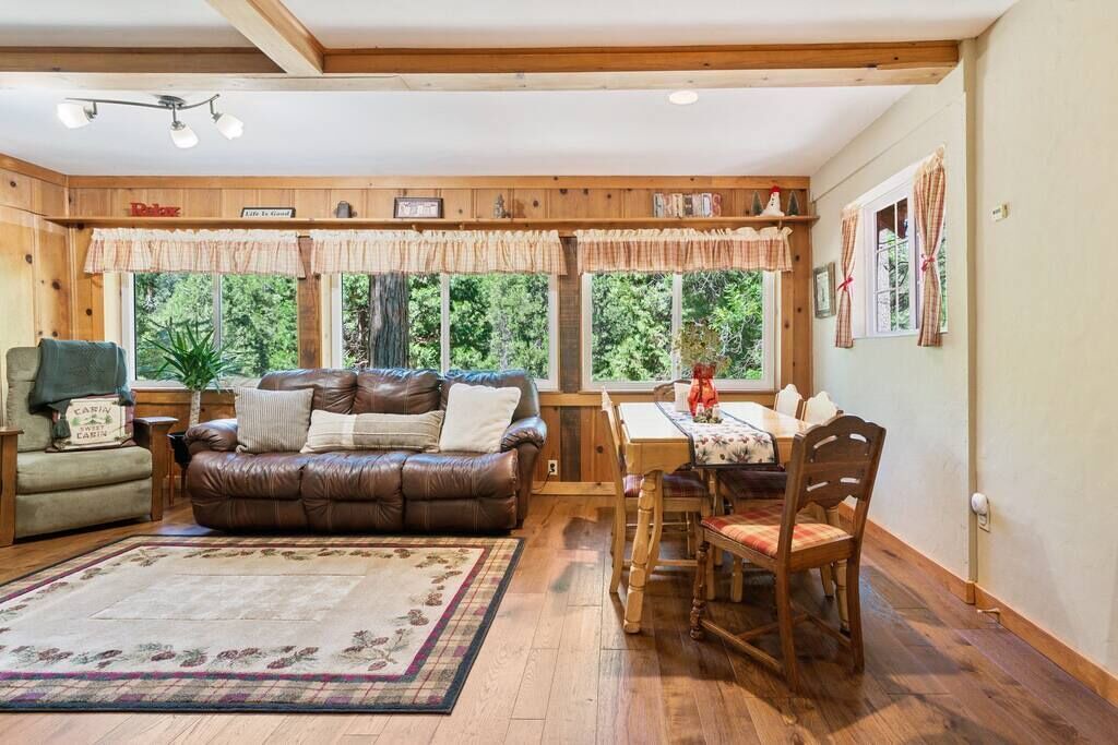 Photo of Livingroom in Sugar Pine