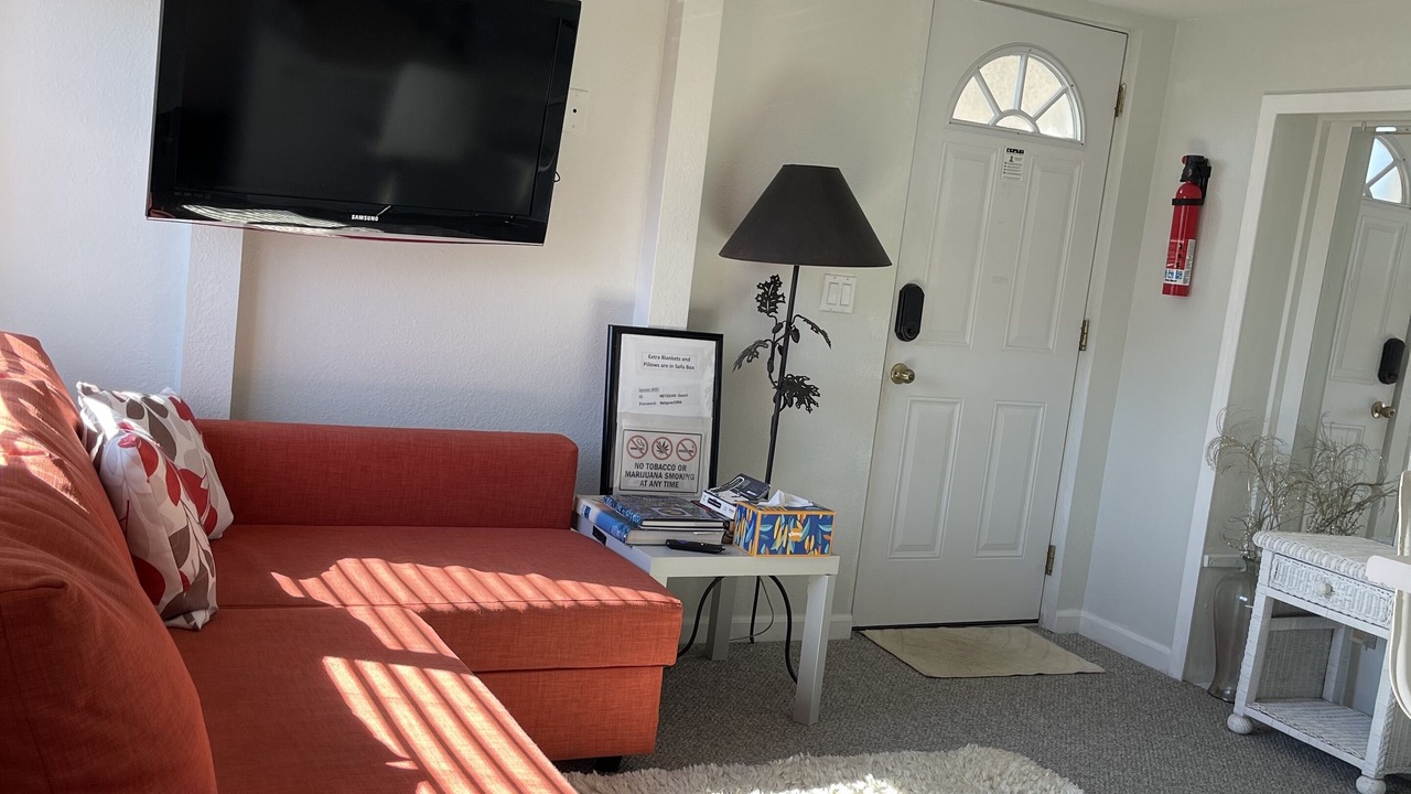 Photo of Livingroom in Skyhawk Commmunity