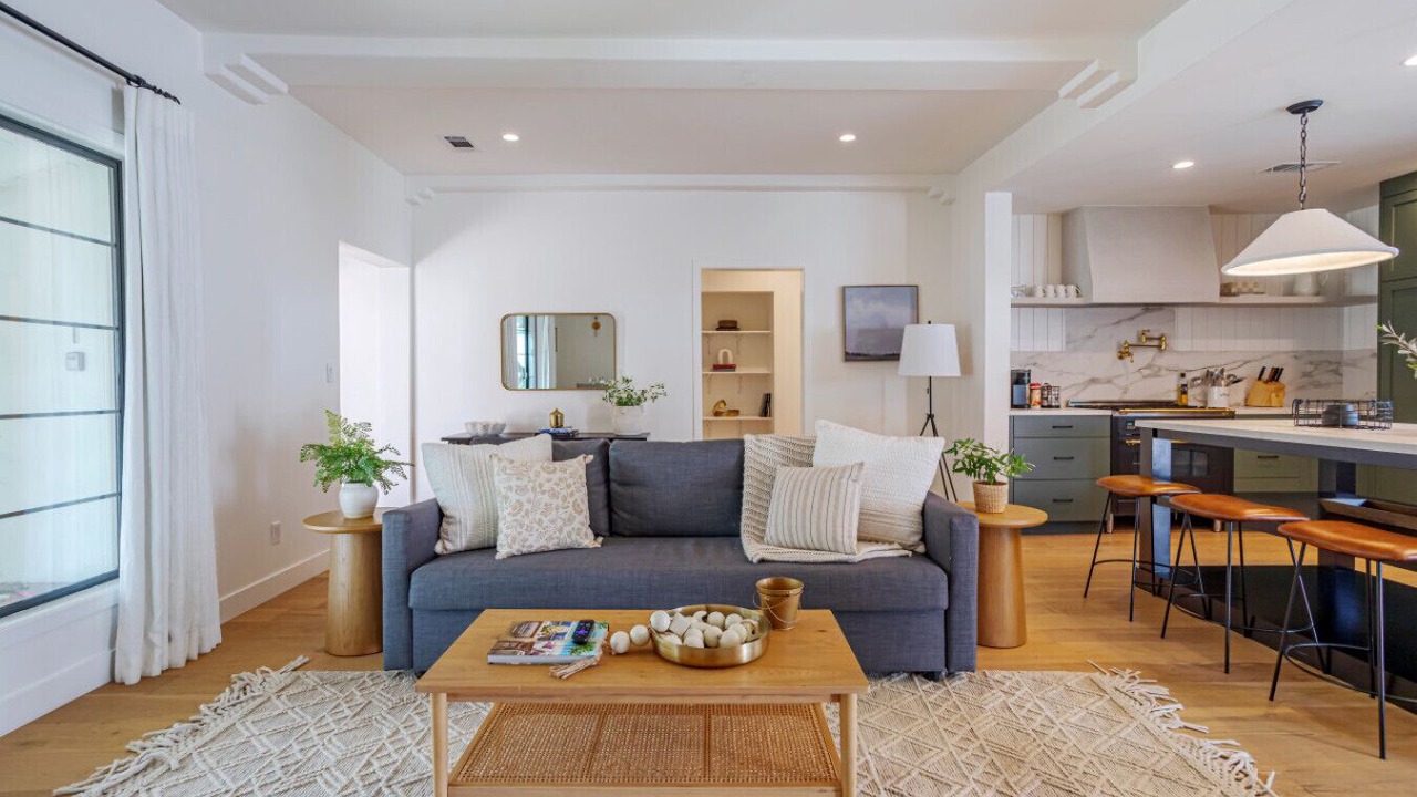 Photo of Livingroom in Valley Glen