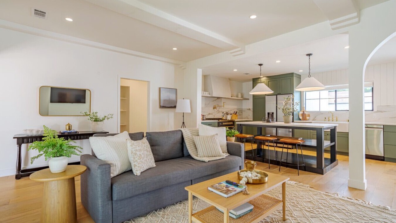 Photo of Livingroom in Valley Glen