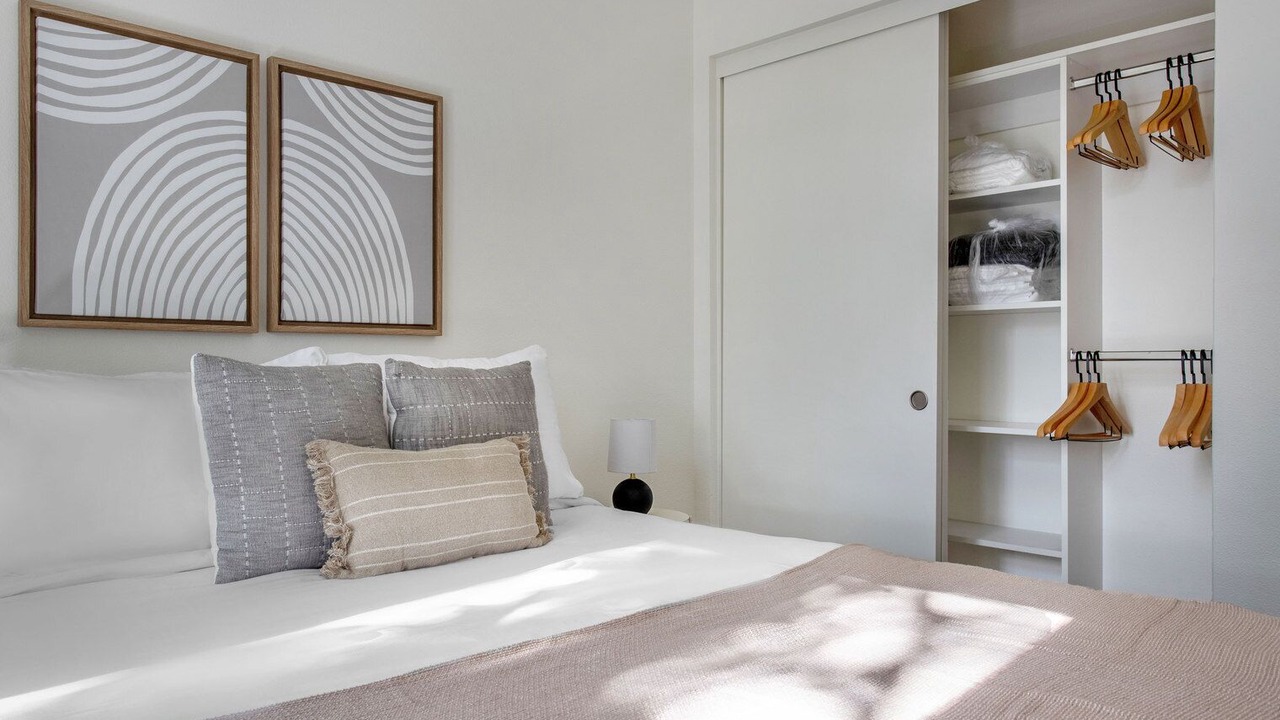 Photo of Bedroom in Wilshire Center
