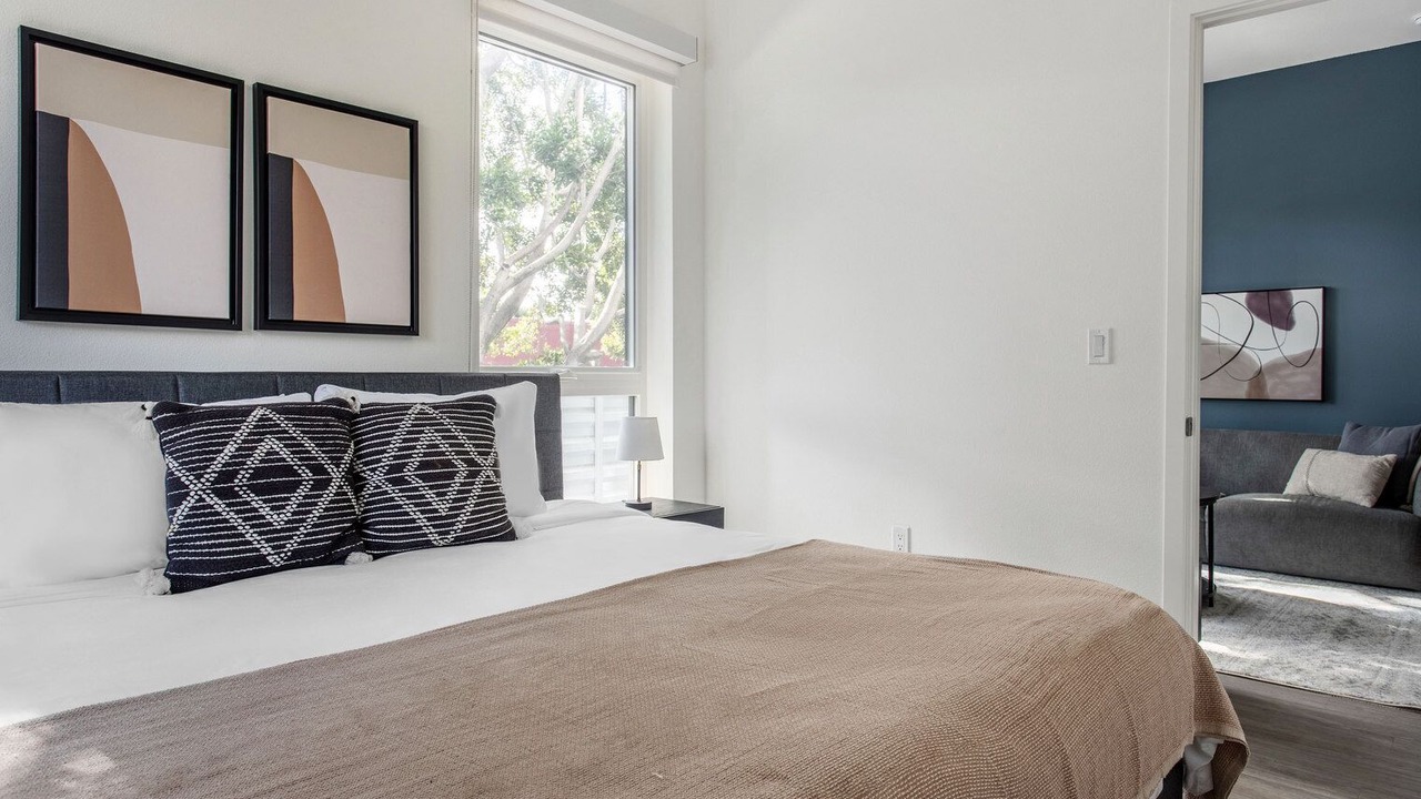 Photo of Bedroom in Wilshire Center