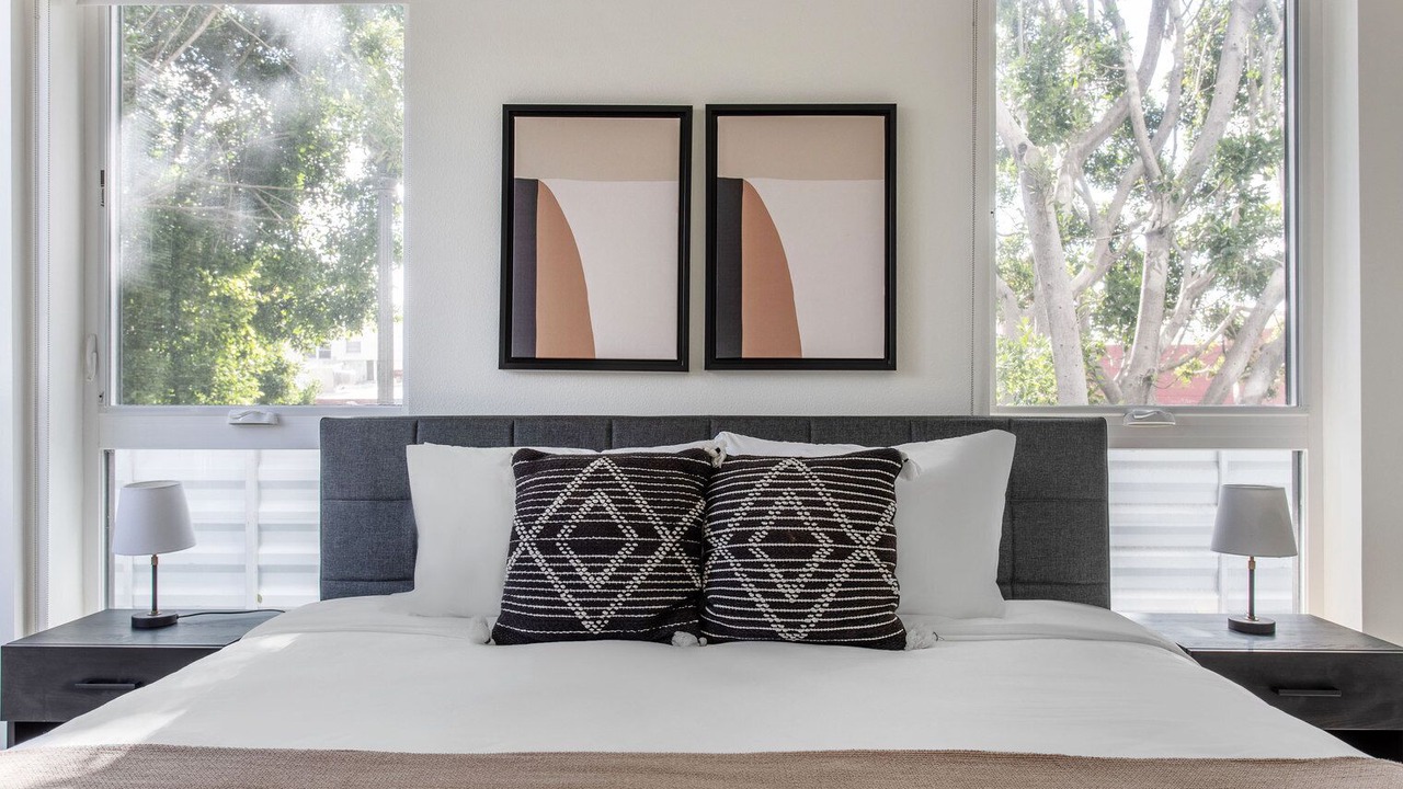 Photo of Bedroom in Wilshire Center