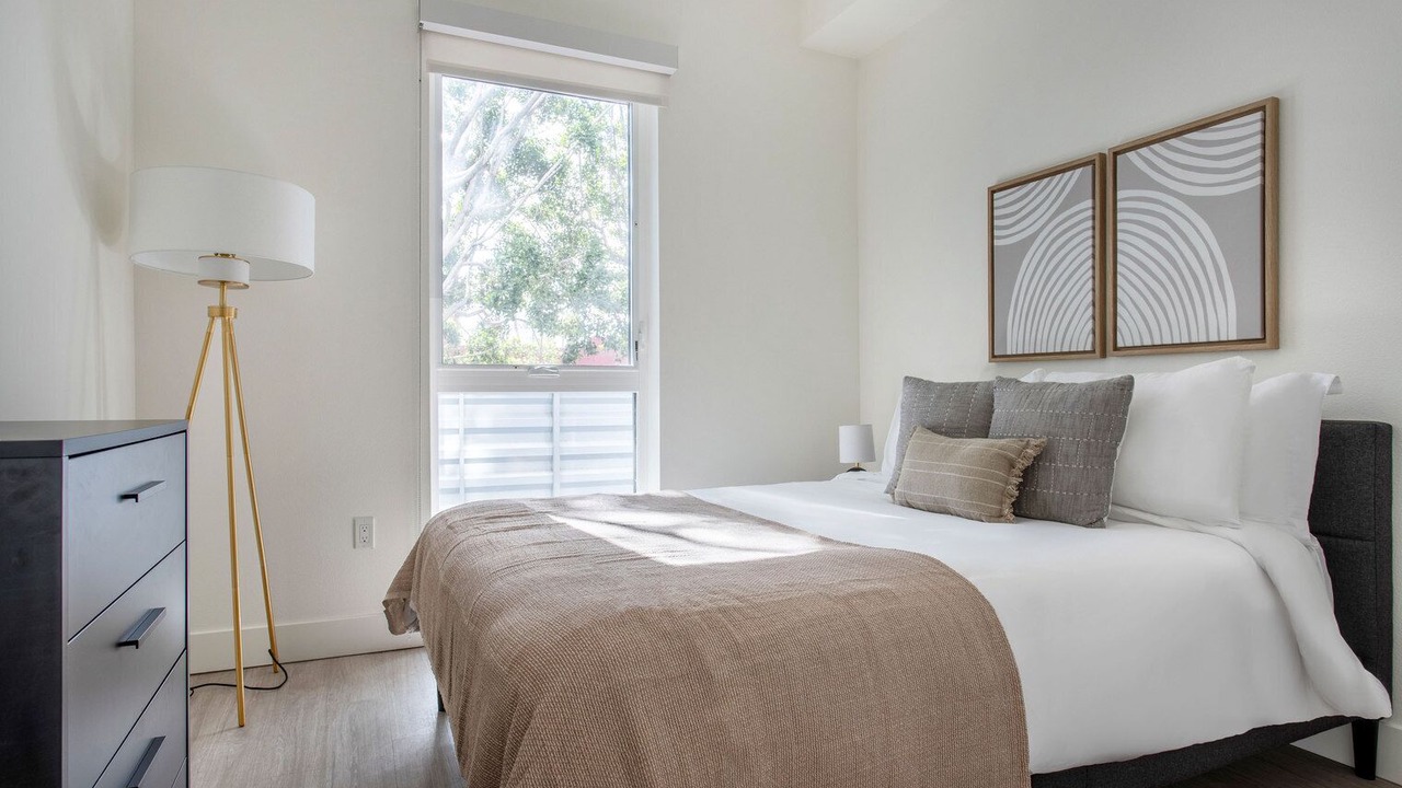Photo of Bedroom in Wilshire Center