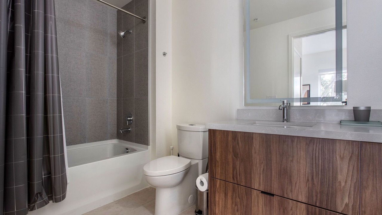 Photo of Bathroom in Wilshire Center