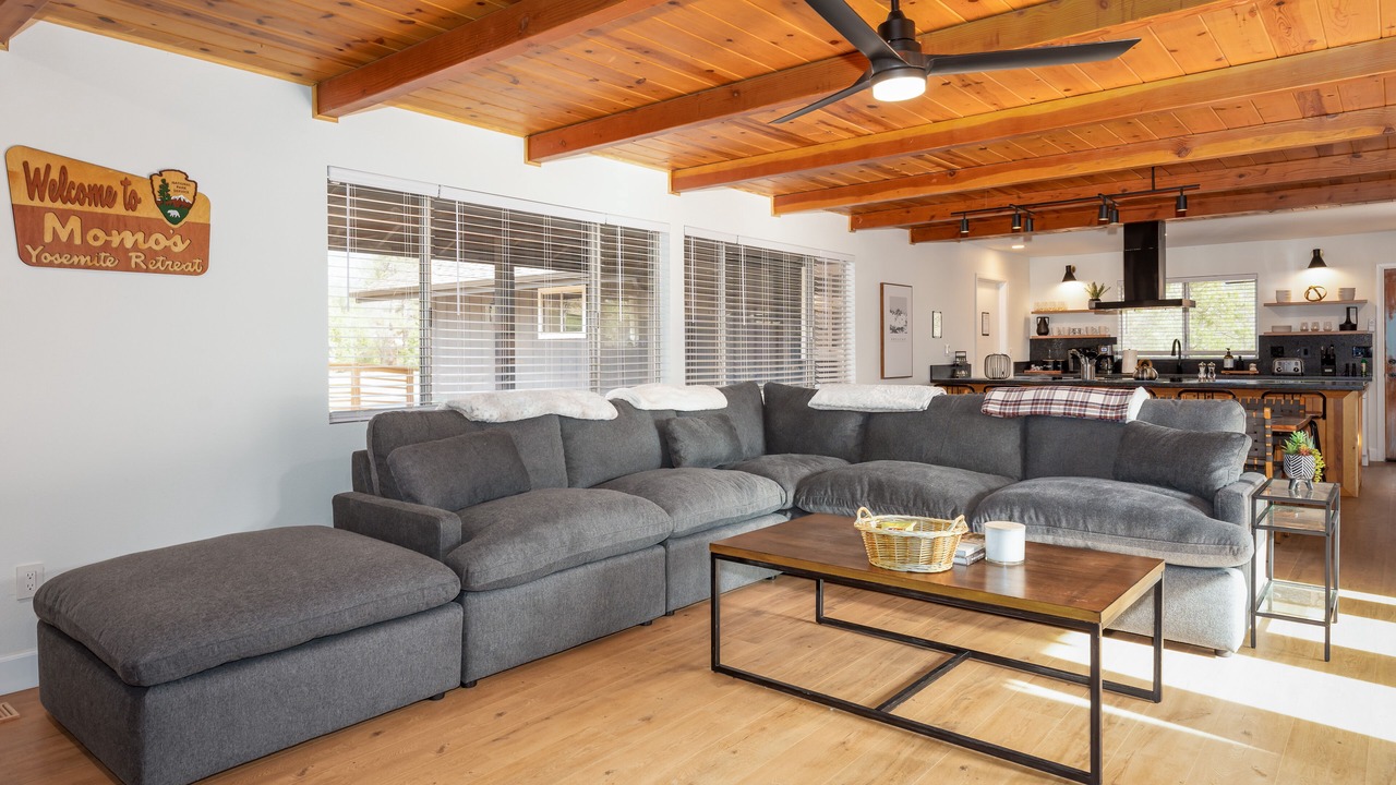 Photo of Livingroom in Yosemite Forks