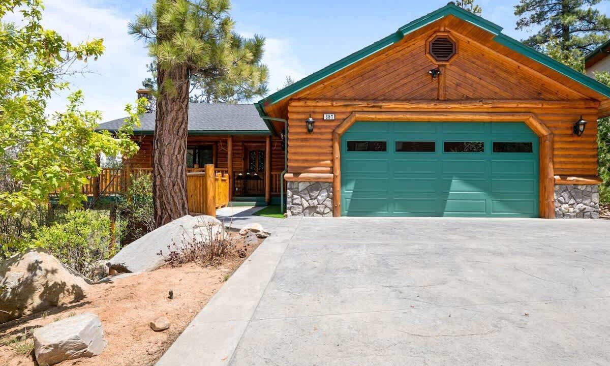 Photo of Outdoor in Castle Glen Estates