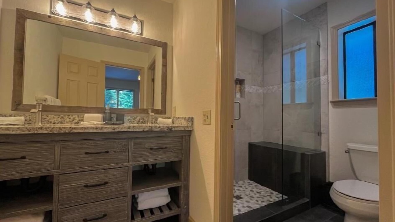 Photo of Bathroom in Kingswood Estates