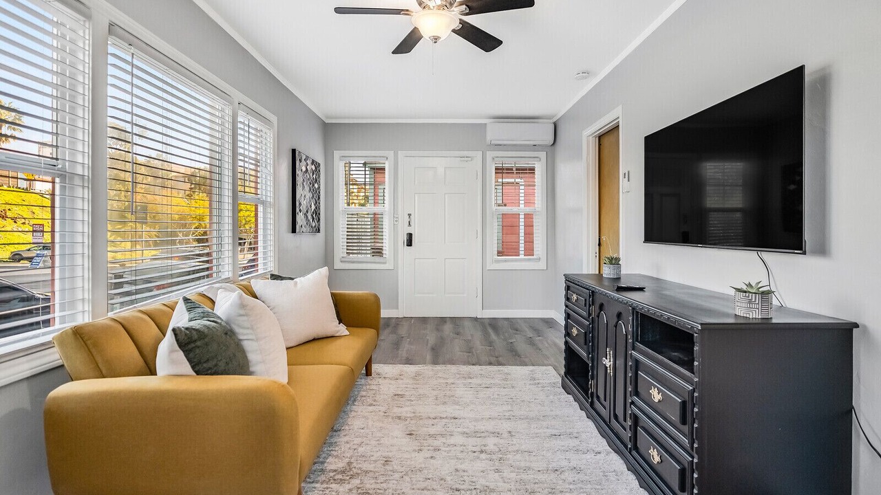 Photo of Livingroom in Civic Core