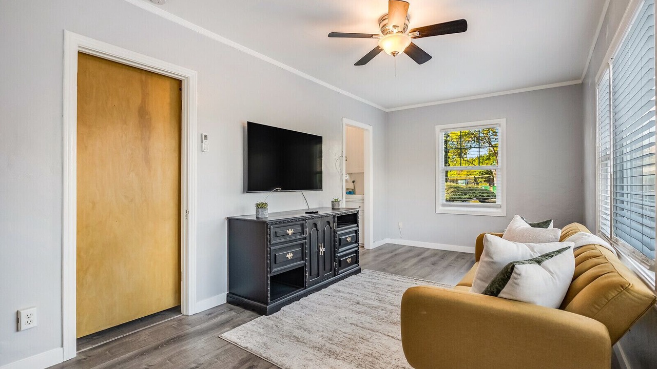 Photo of Livingroom in Civic Core