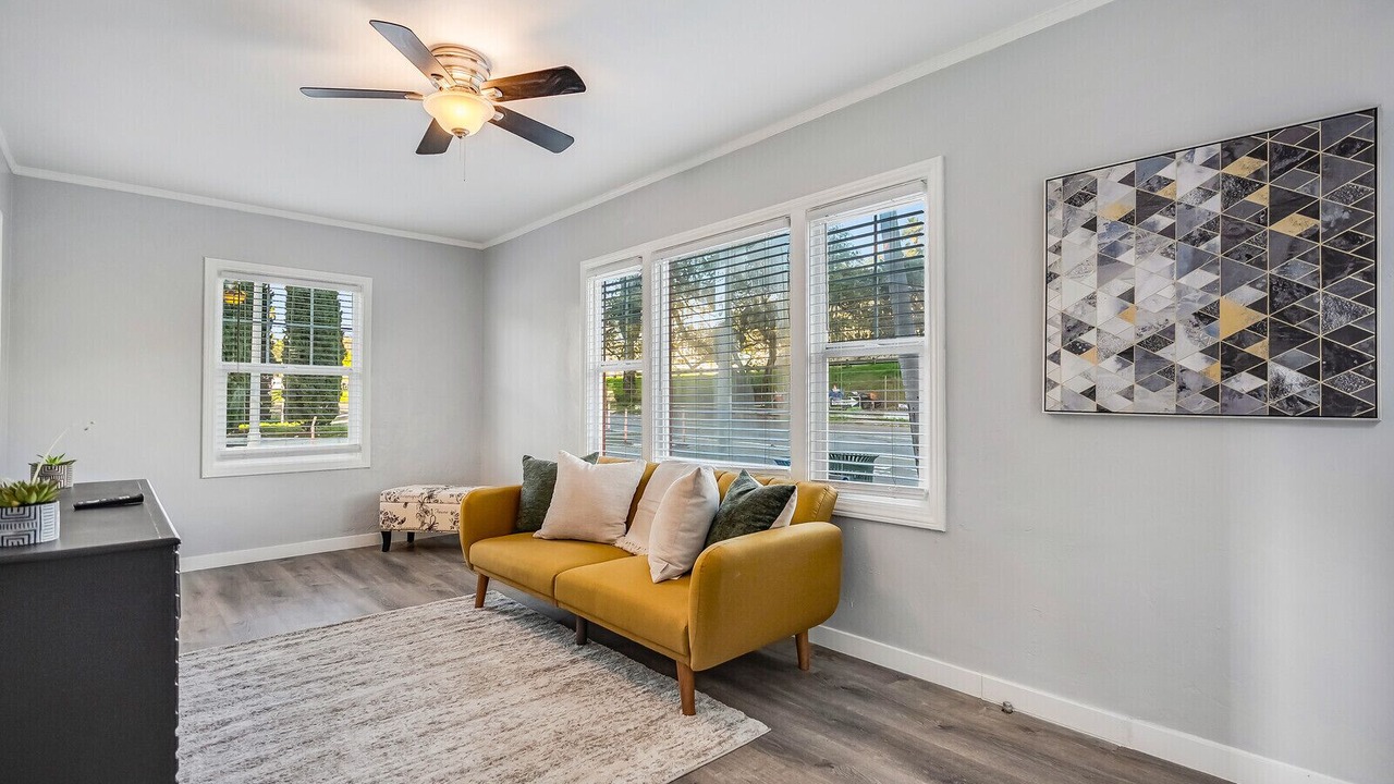 Photo of Livingroom in Civic Core