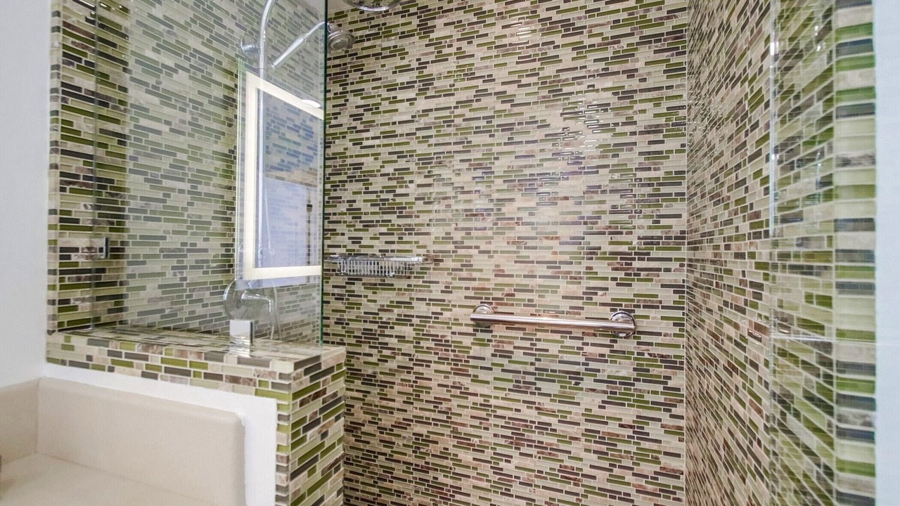 Photo of Bathroom in South Mission Beach