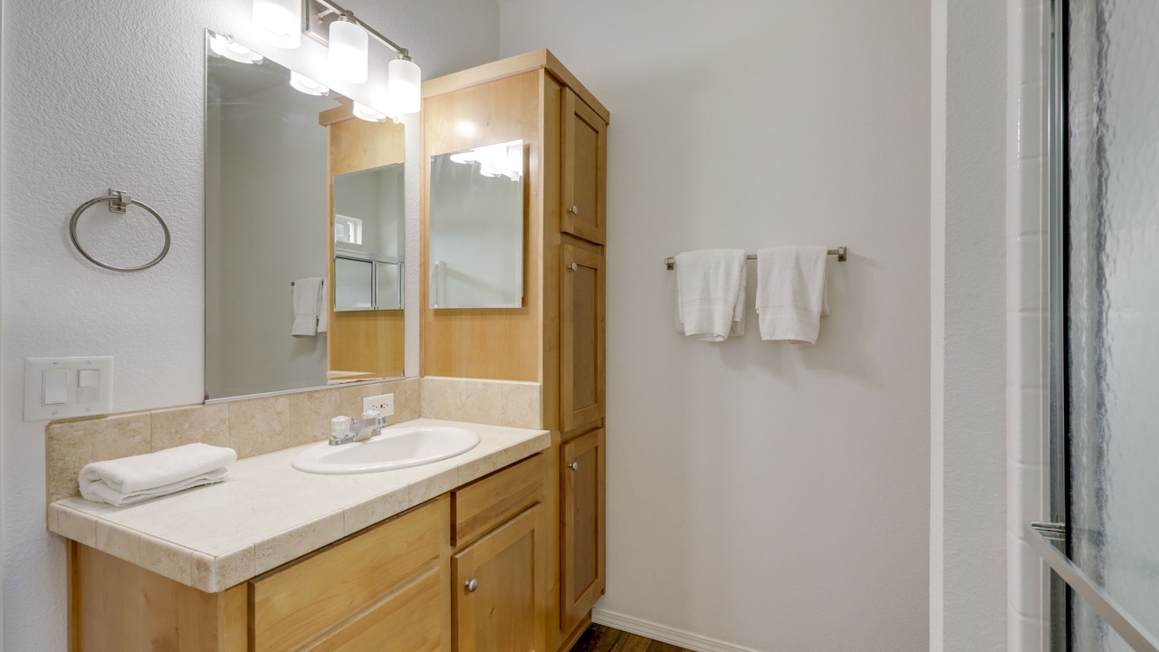 Photo of Bathroom in Oak View