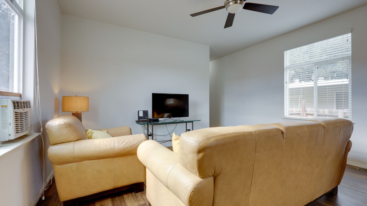 Photo of Livingroom in Oak View