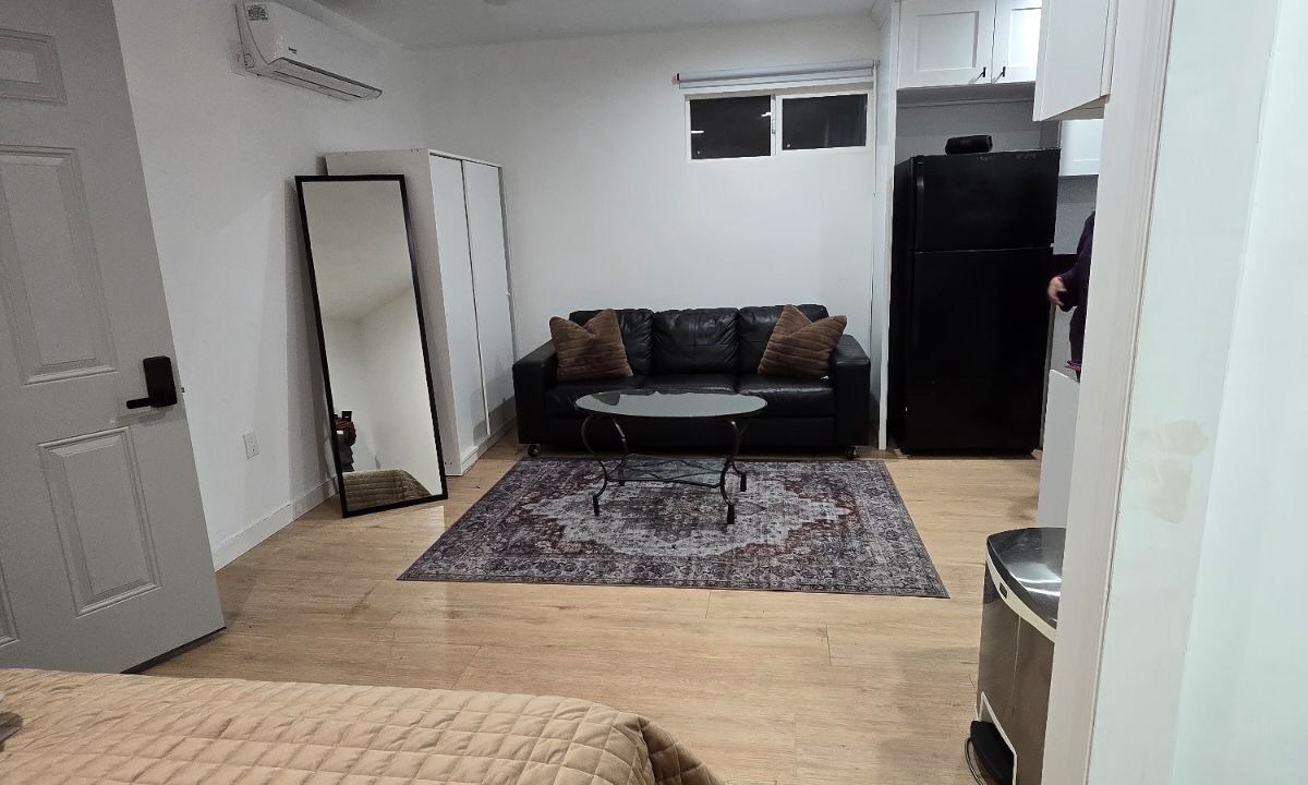 Photo of Bedroom in Pico-Union