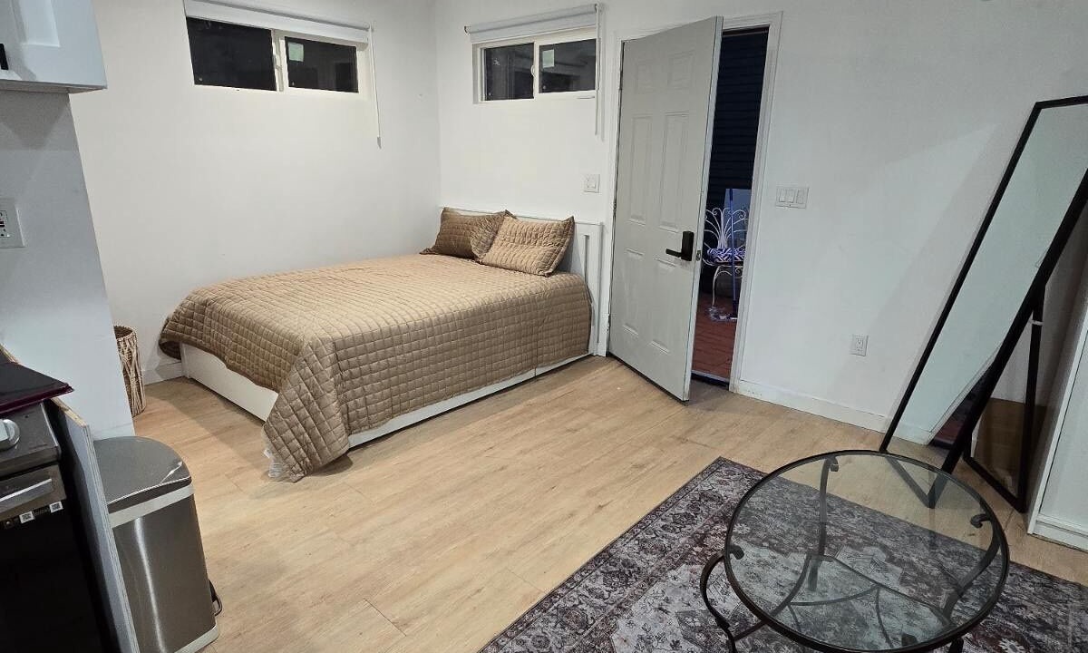 Photo of Bedroom in Pico-Union