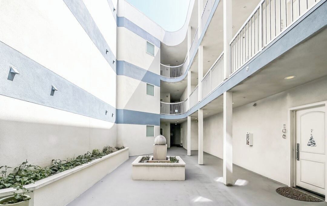 Photo of Outdoor in Wilshire