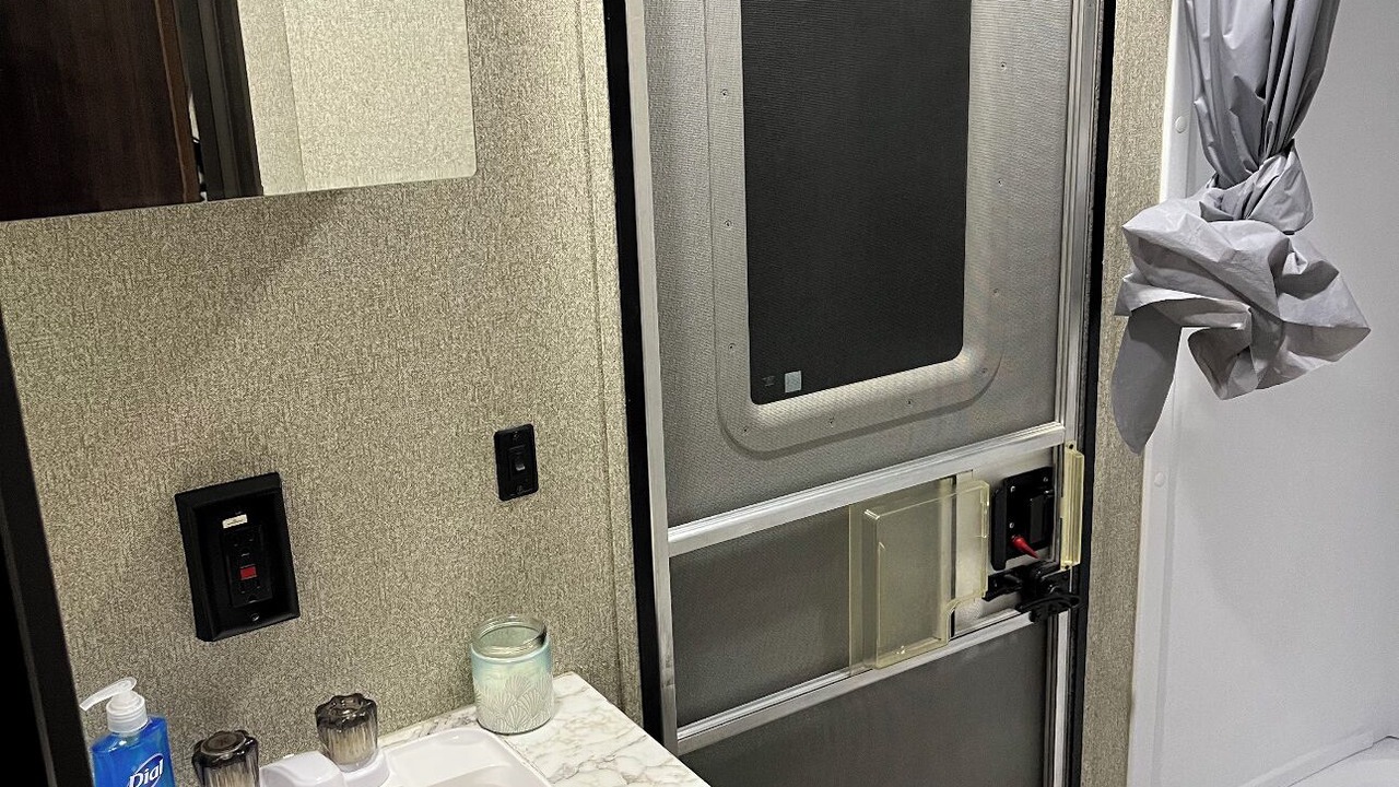 Photo of Bathroom in Hanford