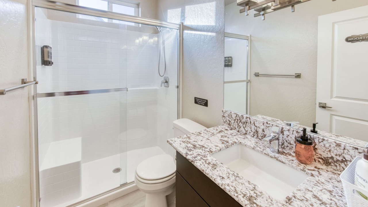 Photo of Bathroom in Raisin