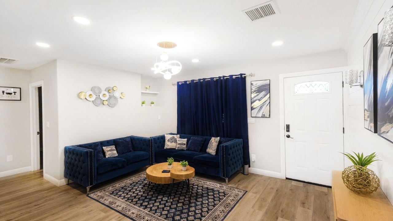 Photo of Livingroom in Central Escondido