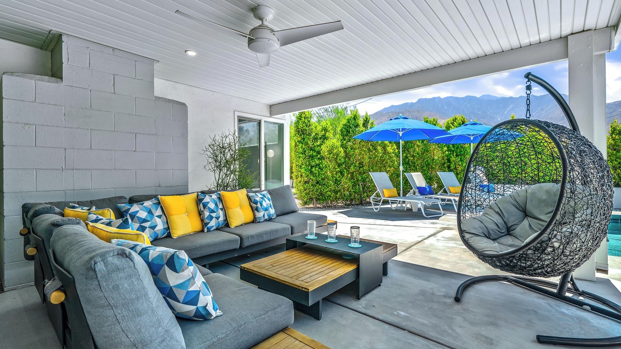 Photo of Livingroom in Racquet Club Estates