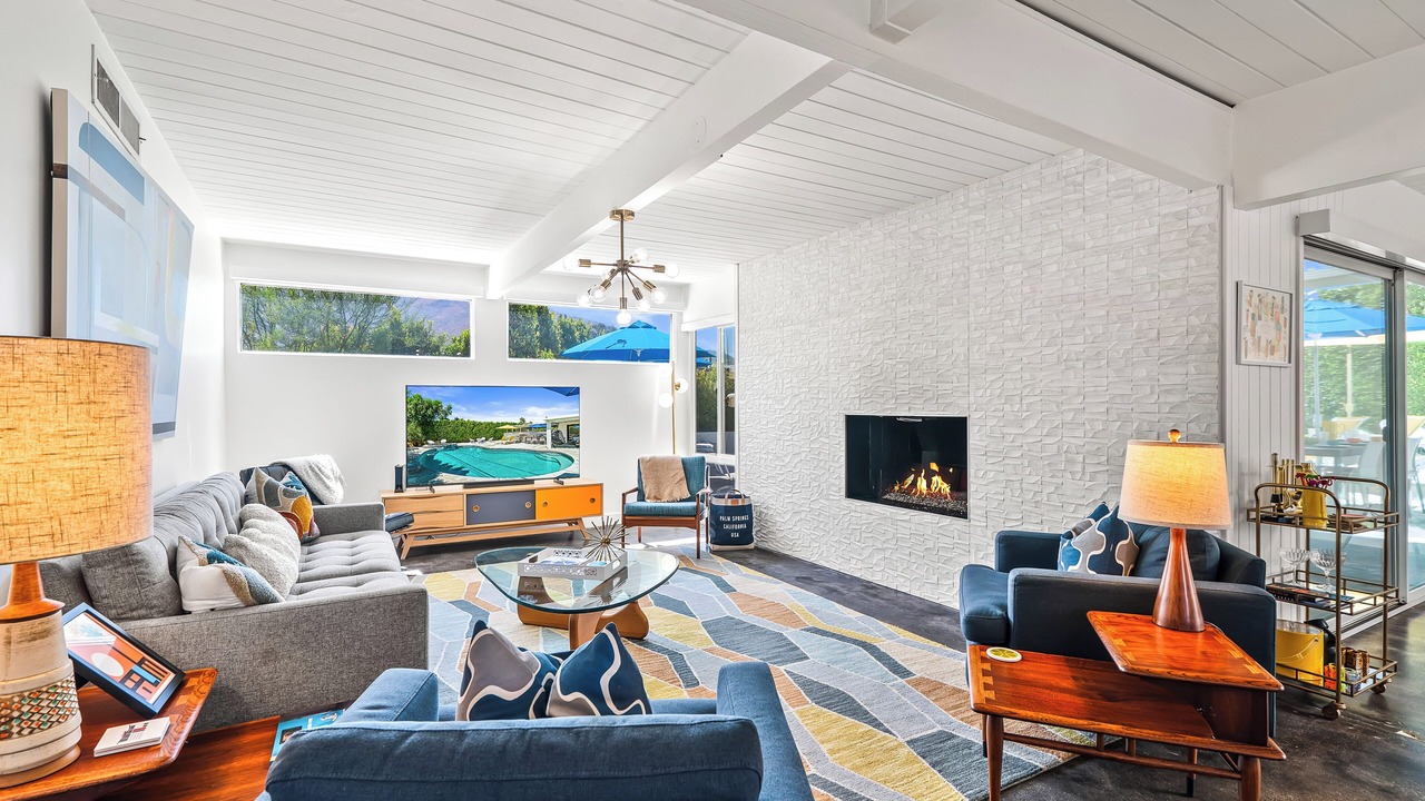 Photo of Livingroom in Racquet Club Estates