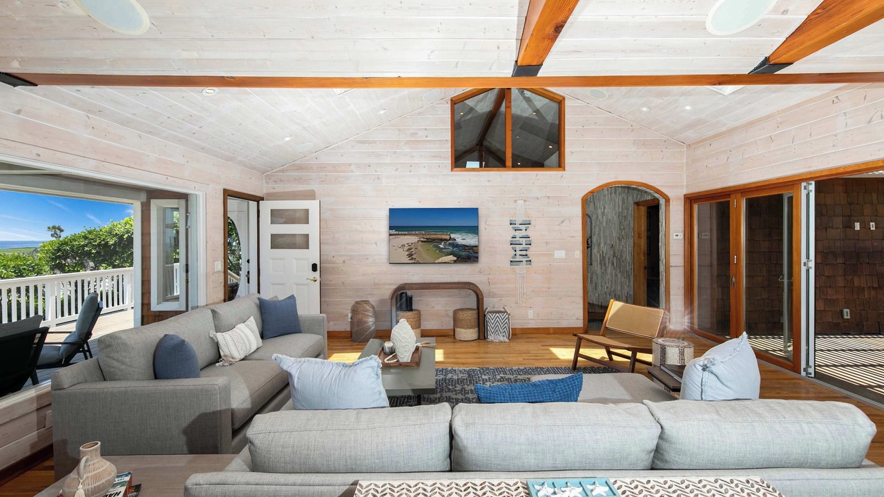 Photo of Livingroom in North Pacific Beach