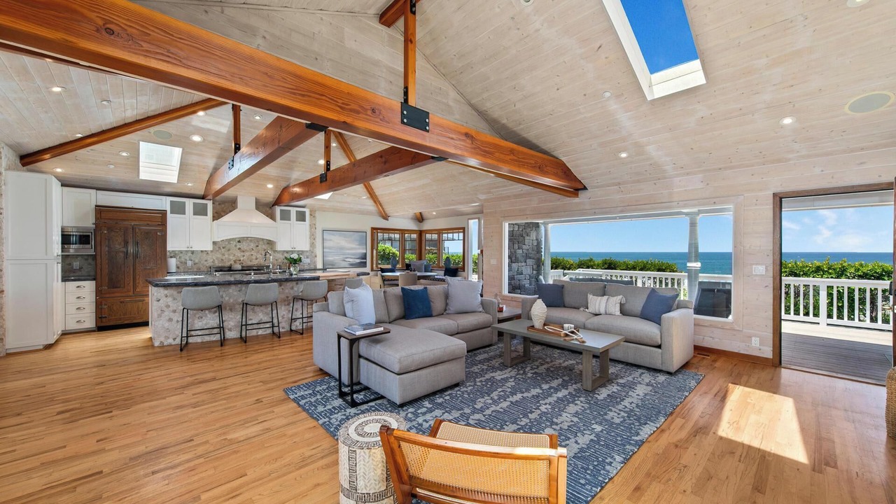 Photo of Livingroom in North Pacific Beach