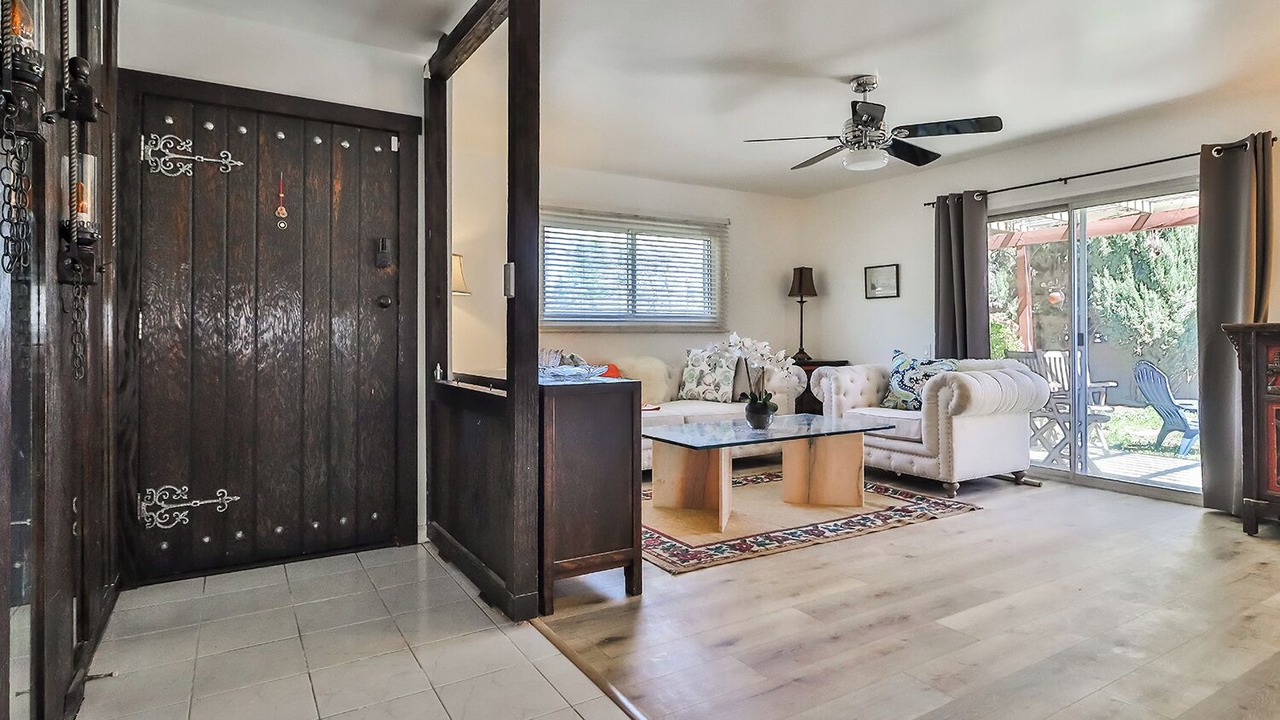 Photo of Livingroom in West Hills