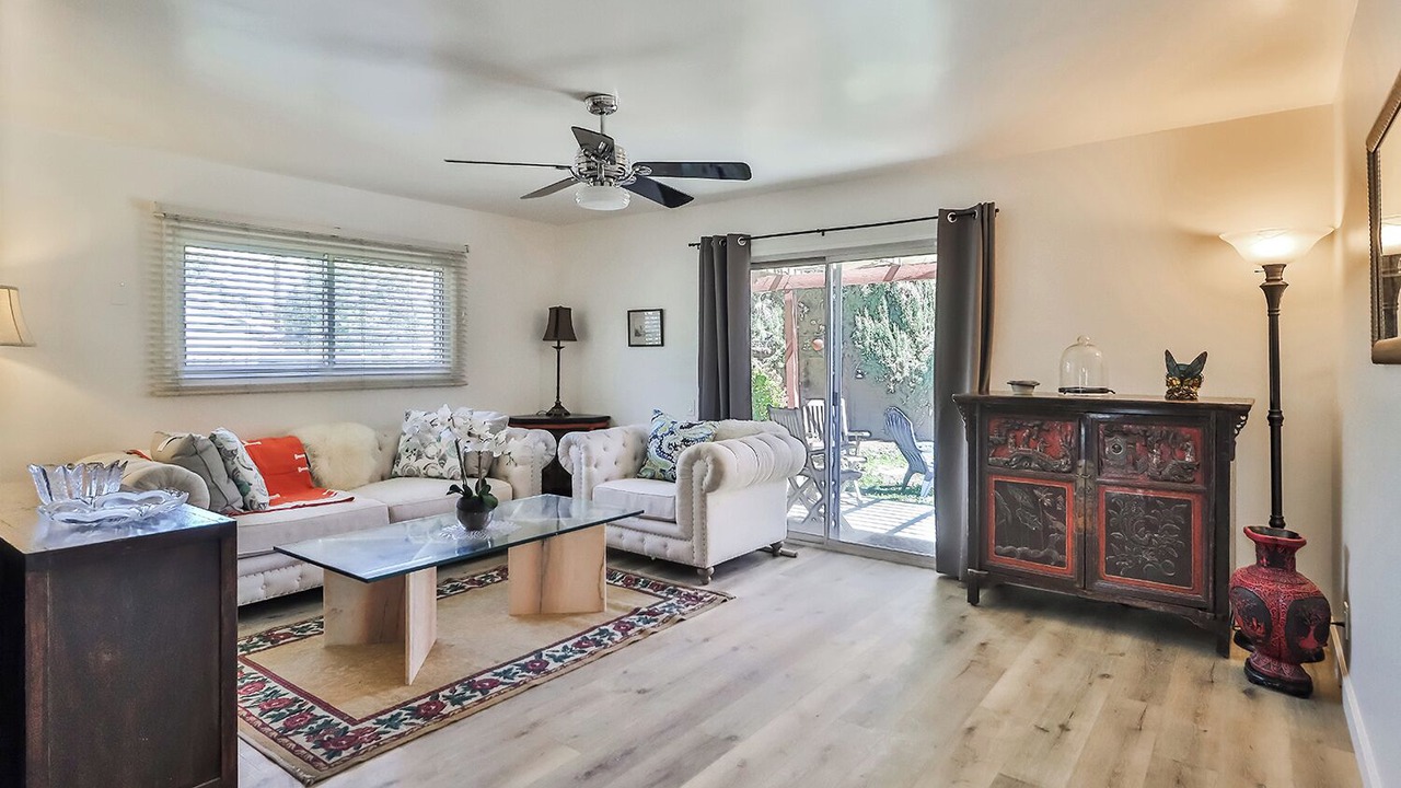 Photo of Livingroom in West Hills